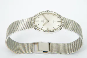 Vintage sixties Omega 18 Krt witgoud & diamant "buddy Holly" horloge - 40 brilj. kopen? Bied vanaf 1760!