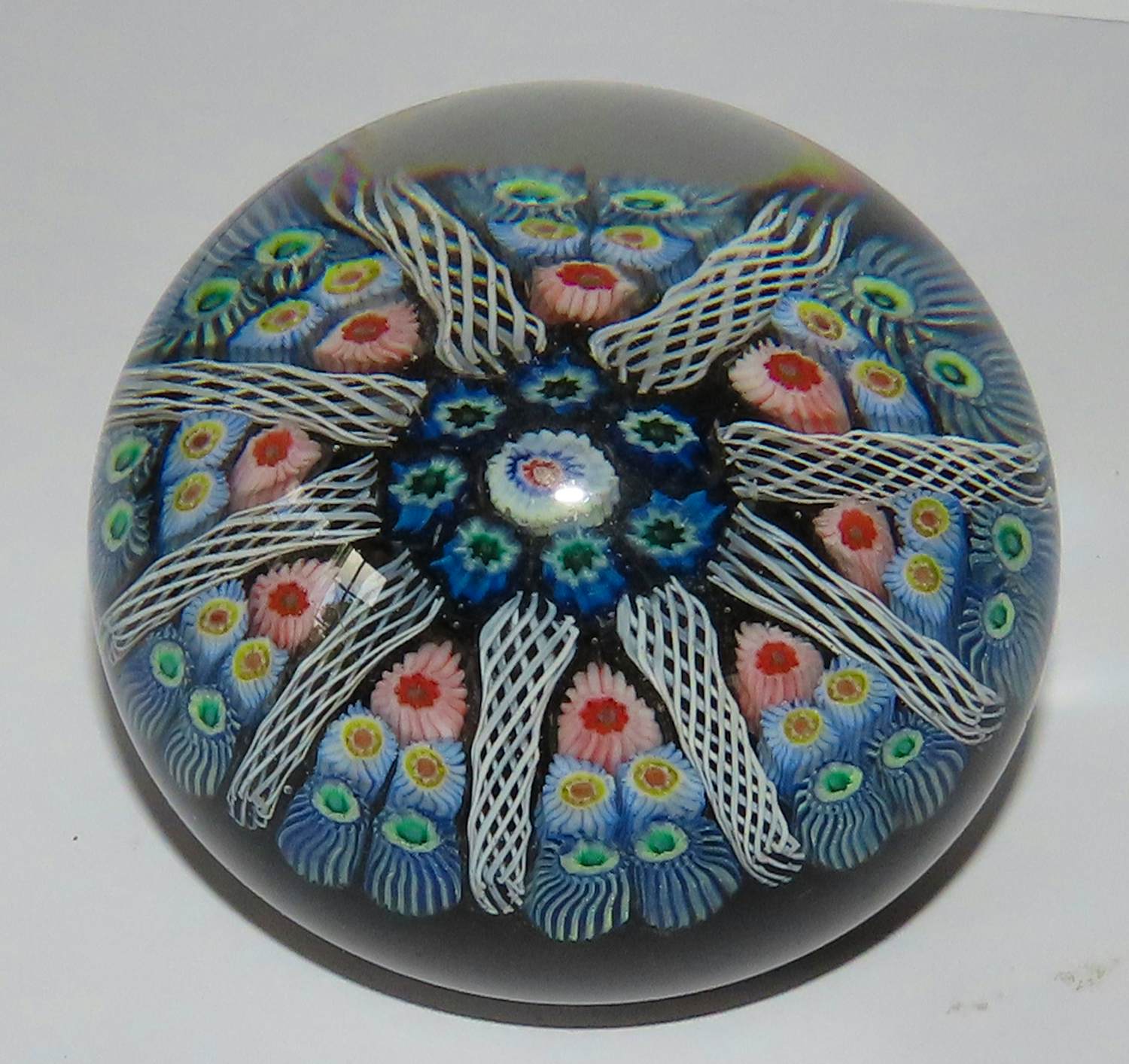 Buy Glazen millefiori murano, glazen presse papier, blauw en rood? Bid from 150!