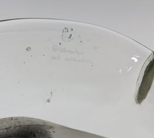 Anna Ehrner - Ronde grote schaal met blauwe en zwarte aders (+ een onbekende schaal) kopen? Bied vanaf 80!