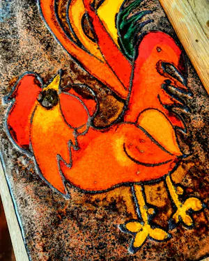 Ruscha - Wandbild Keramikplatte Bunter Hahn Handbemalt aus den 60er/70er Jahren kopen? Bied vanaf 80!