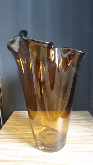 Niet of onleesbaar gesigneerd - Vintage glazen zakdoekvaas kopen? Bied vanaf 1!