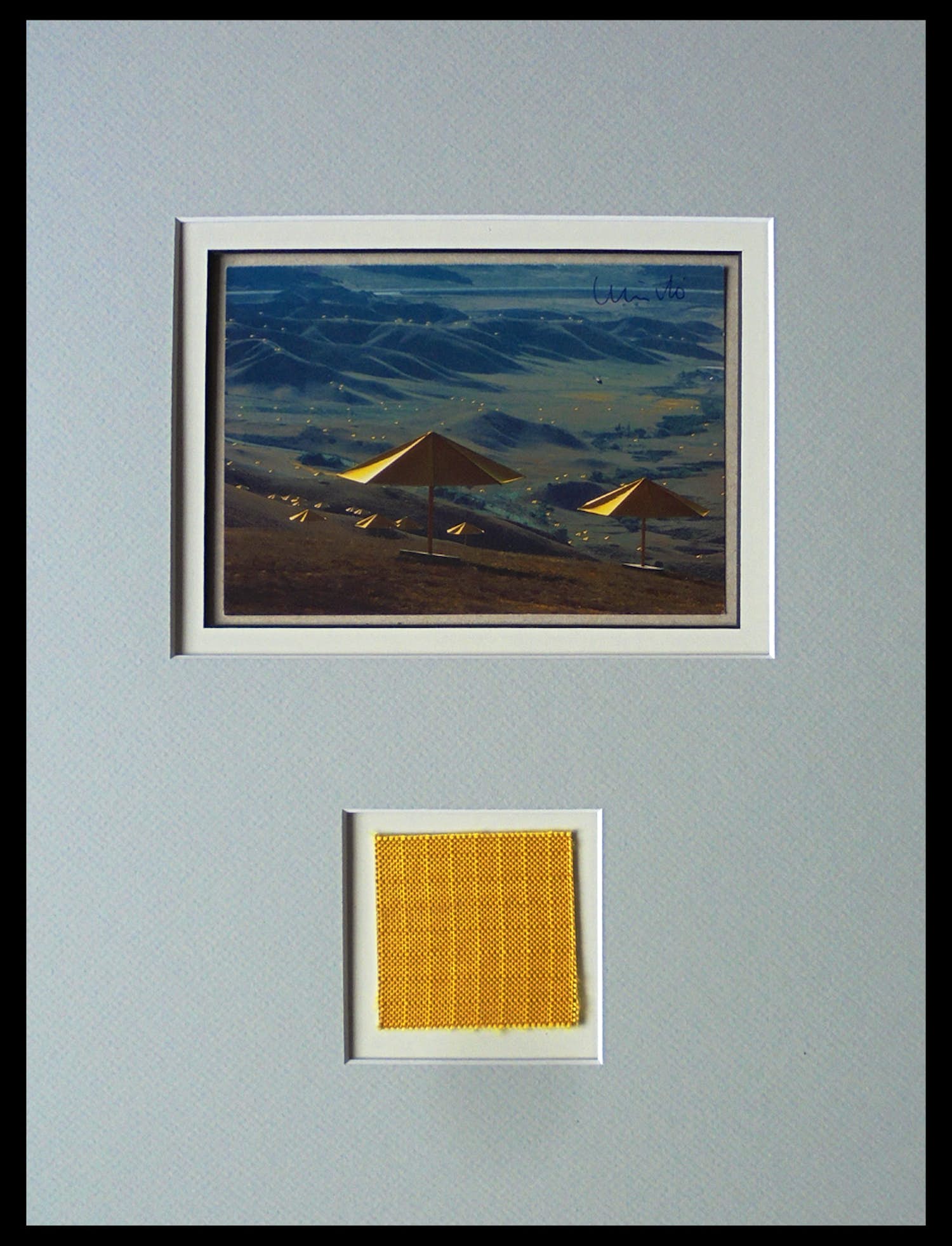 Christo - Umbrella Project for Japan - USA inc. original stofmonster XXL -handgesigneerd verkocht voor € 139!