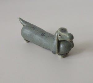 Niet of onleesbaar gesigneerd - Twee keramische teckels kopen? Bied vanaf 1!