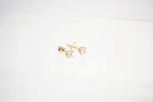 156- 1 paar elegante 14krt geel-gouden oorstekers - ZGAN kopen? Bied vanaf 30!