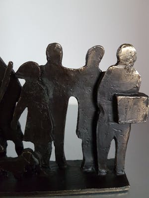 Astrid Veldhuyzen-Koppen - Beeld " Familie " kopen? Bied vanaf 25!