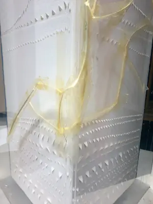 Judith Gor - Lichtsculptuur van papier + plexigas - montage op hoek BLAUW - GROOT - 328-B kopen? Bied vanaf 375!