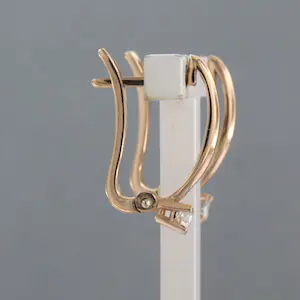 18k rosé gouden oorhangers bezet met briljant geslepen diamant 0.16ct kopen? Bied vanaf 380!
