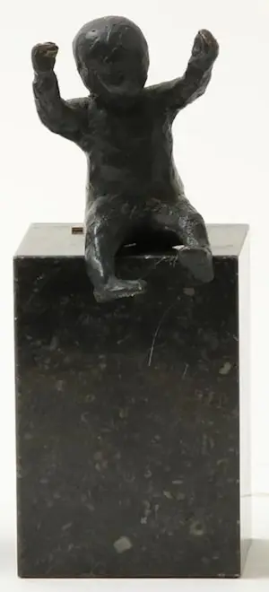 Marijke Cosse - Bronzen sculptuur: Zittend kind kopen? Bied vanaf 125!