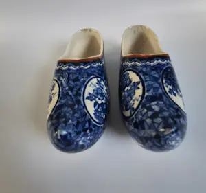 Buy Villeroy en Boch - Zeldzame klompjes? Bid from 50!