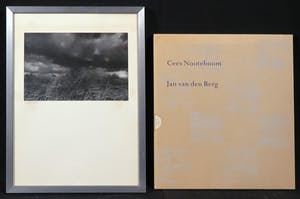 Jan van den Berg - Cees Nooteboom en onbekend - Boek Rollende stenen en foto Kinderdijk kopen? Bied vanaf 10!