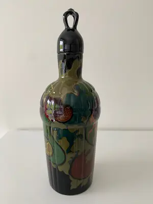 Plateelbakkerij Zuid-Holland - Schitterende Art Nouveau karaf met decoratieve dop kopen? Bied vanaf 65!