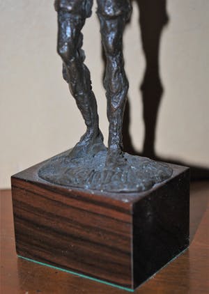 Carel Kneulman - het Lieverdje - brons - hoogte 16.5 cm - incl. kunstboek kopen? Bied vanaf 275!