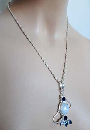 Zilveren ketting 925 met hanger Regenboog Maansteen verkocht voor € 20!