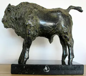 Hetty Heyster - Bronzen sculptuur: Bizon kalf - 1990 + boek (beeld staat in boek) kopen? Bied vanaf 1250!