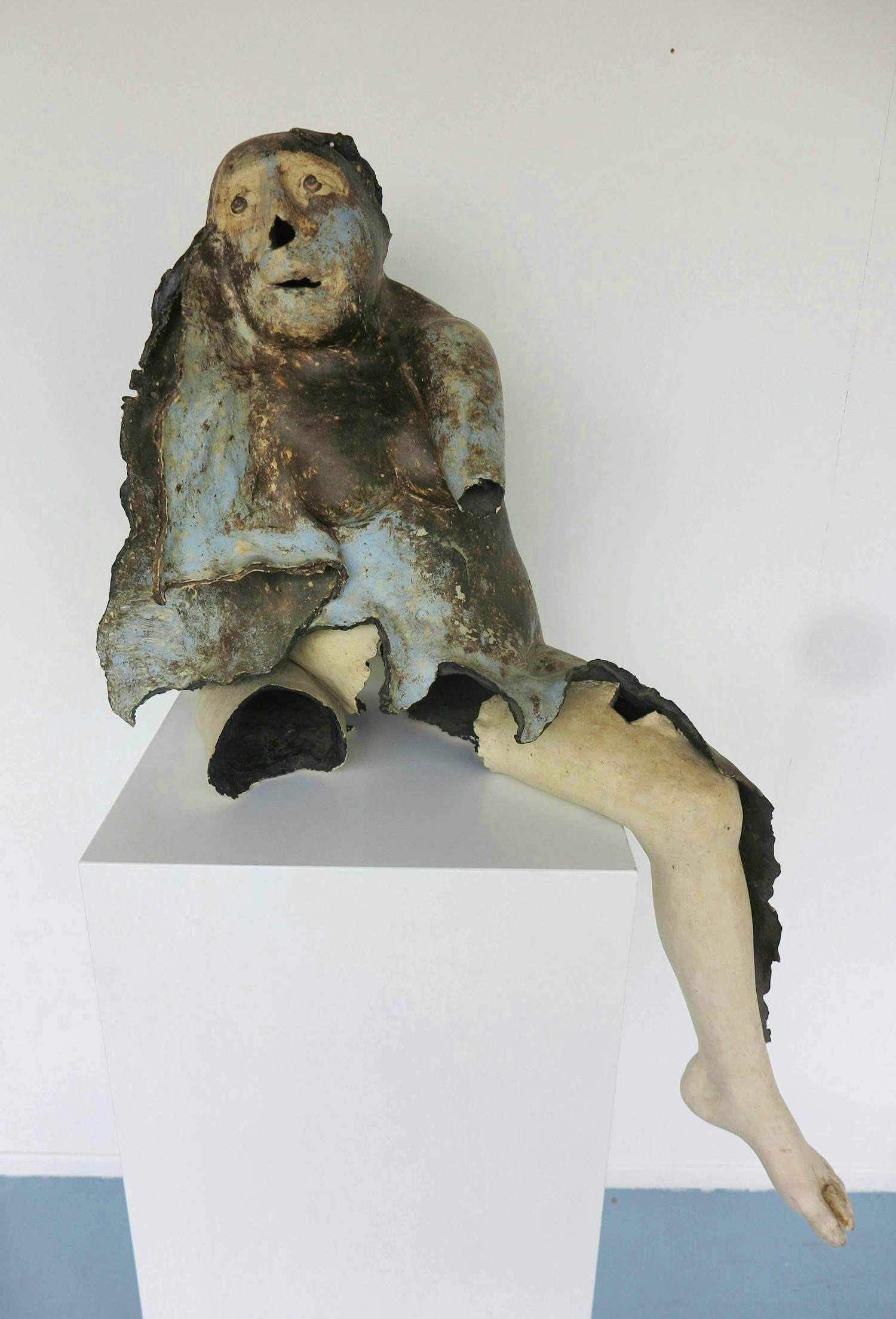 Erik Dejonckheere - Keramiek, Gehavende vrouw na oorlogstijd kopen? Bied vanaf 400!