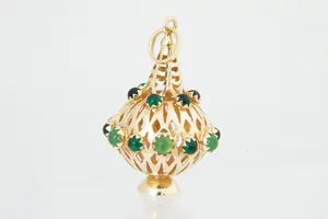 44 - Opvallende 18Krt geel-gouden "olielamp" hanger met groene steentjes. kopen? Bied vanaf 220!