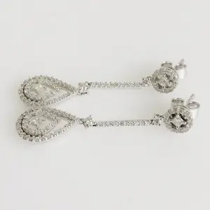 Diamanten set - Halsketting en oorbellen kopen? Bied vanaf 5500!