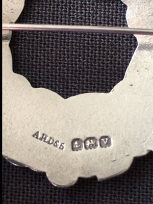 1e gehalte Zilver - email bloemenbroche gesigneerd Alfred Horatio Darby & Son kopen? Bied vanaf 45!