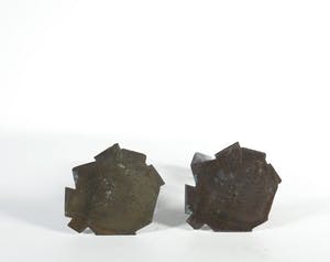 Corry Ammerlaan - Verbronsd metaal, Twee kandelaars kopen? Bied vanaf 1!