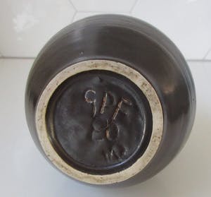 Niet of onleesbaar gesigneerd - Studio keramische Halsvaas gesigneerd GPF kopen? Bied vanaf 10!