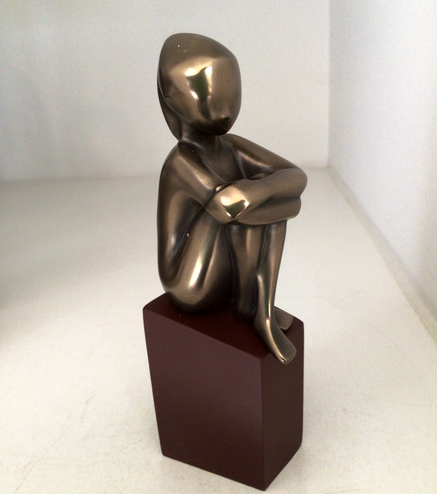 Janneke Ros - Beeld “ IN GEDACHTEN “. Gesigneerd verkocht voor € 1!