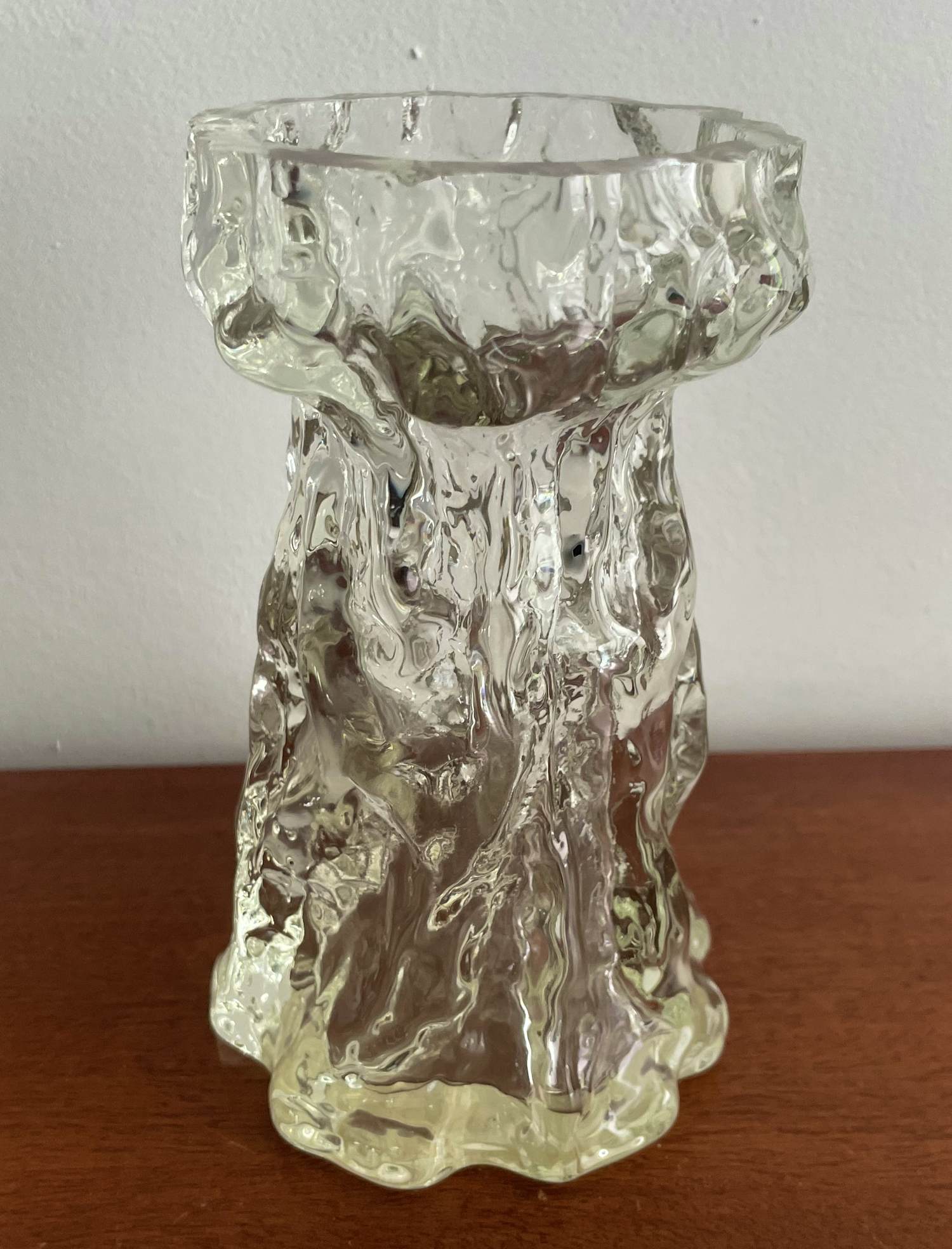 Ingrid Glas - Brutalistische boombastvaas ontwerp Kurt Wokan verkocht voor € 20!