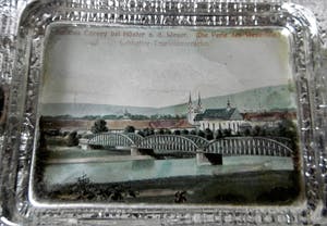 Curiosa - 6 antieke presse-papiers met voorstellingen kopen? Bied vanaf 1!