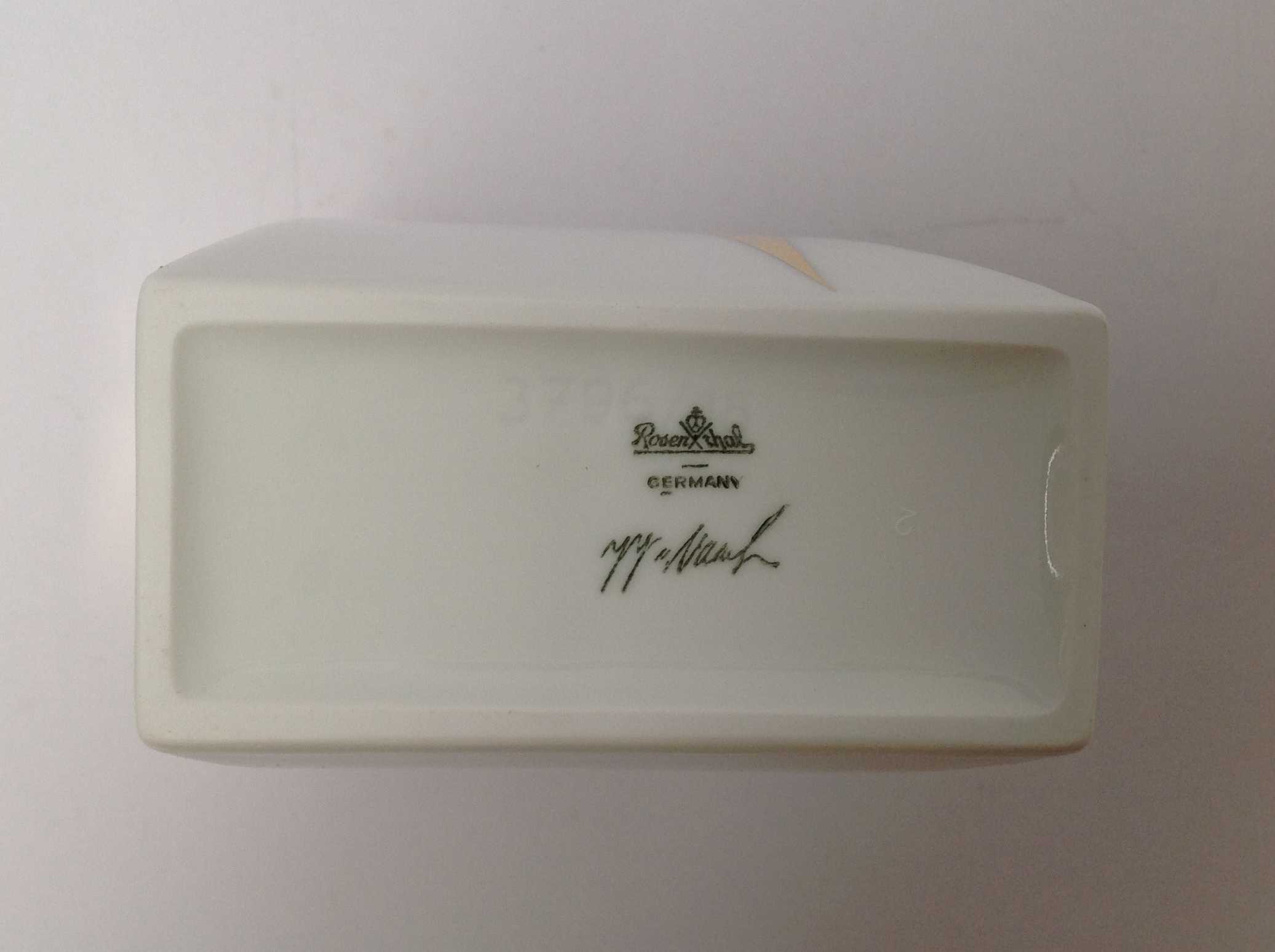 Jan van der Vaart - Prachtig vaasje, porselein Rosenthal, genummerd 3796/18 kopen? Bied vanaf 65!