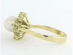 14k gouden ring bmet parel en briljant geslepen diamant tot. 0.30ct kopen? Bied vanaf 515!