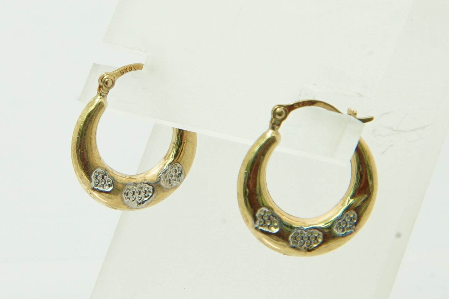 21 - Leuk paar bwgg 9 krt gouden bicolor oorclips - met honingraat afwerking kopen? Bied vanaf 15!