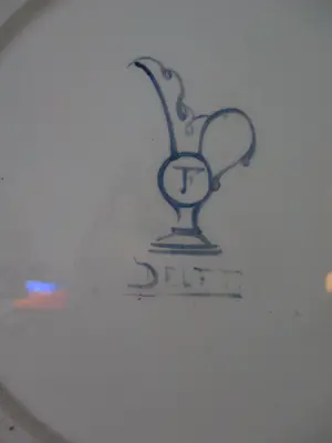 N.V. Porselein- en Tegelfabriek Mosa - 2 antieke Delftse borden kopen? Bied vanaf 50!