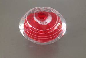 Niet of onleesbaar gesigneerd - Glazen object met rood hart kopen? Bied vanaf 1!