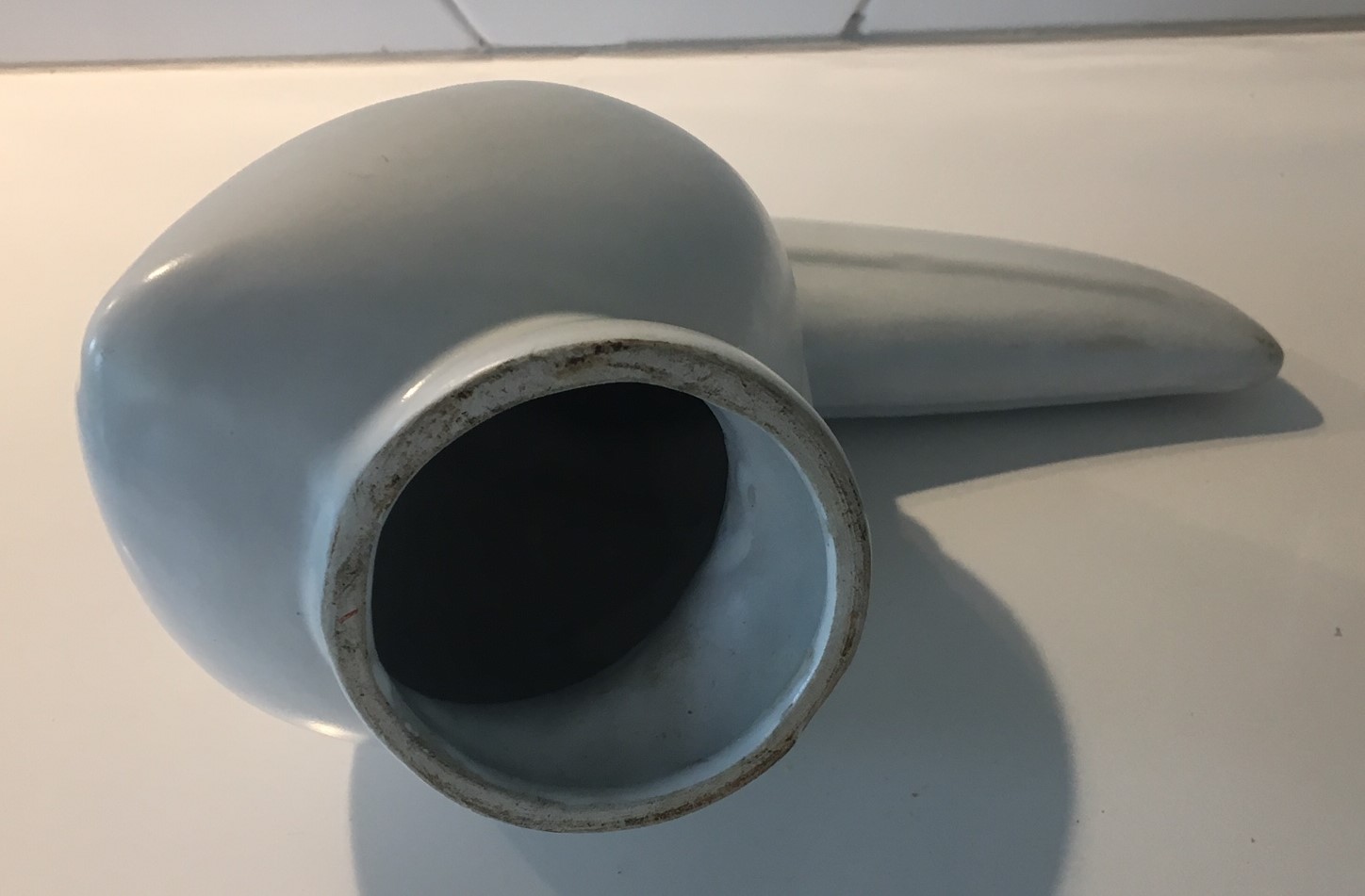 Niet of onleesbaar gesigneerd - Platelen plastiek van een Toekan en een Kat kopen? Bied vanaf 1!