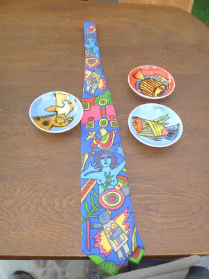 AcheterCorneille - zeer mooie zijden originele stropdas + 3 schaaltjes? Enchérissez de 45!