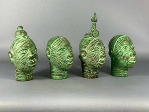 Benin - 201010 - 4 Bronze BENIN BINI EDO heads - Nigeria. kopen? Bied vanaf 95!