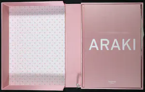 Nobuyoshi Araki - Gesigneerde XXL Limited Collector’s Edition, Araki + 2 ingelijste foto's kopen? Bied vanaf 1!