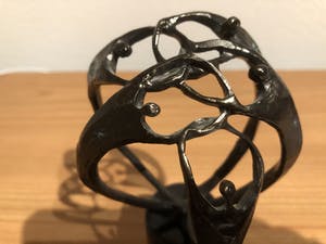 Corry Ammerlaan - Prachtig beeld " Samen de hele wereld aankunnen " kopen? Bied vanaf 35!