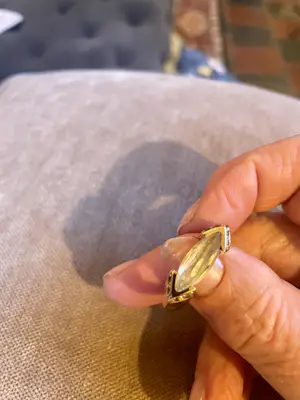 Opvallende gouden ring met peridot kopen? Bied vanaf 300!