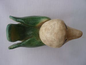 Niet of onleesbaar gesigneerd - "Th" gesigneerd - keramieke watervogel eend met zwarte ogen kopen? Bied vanaf 1!