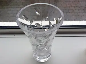 Niet of onleesbaar gesigneerd - Ravenna, grote loodkristallen vaas met floraal motief kopen? Bied vanaf 1!