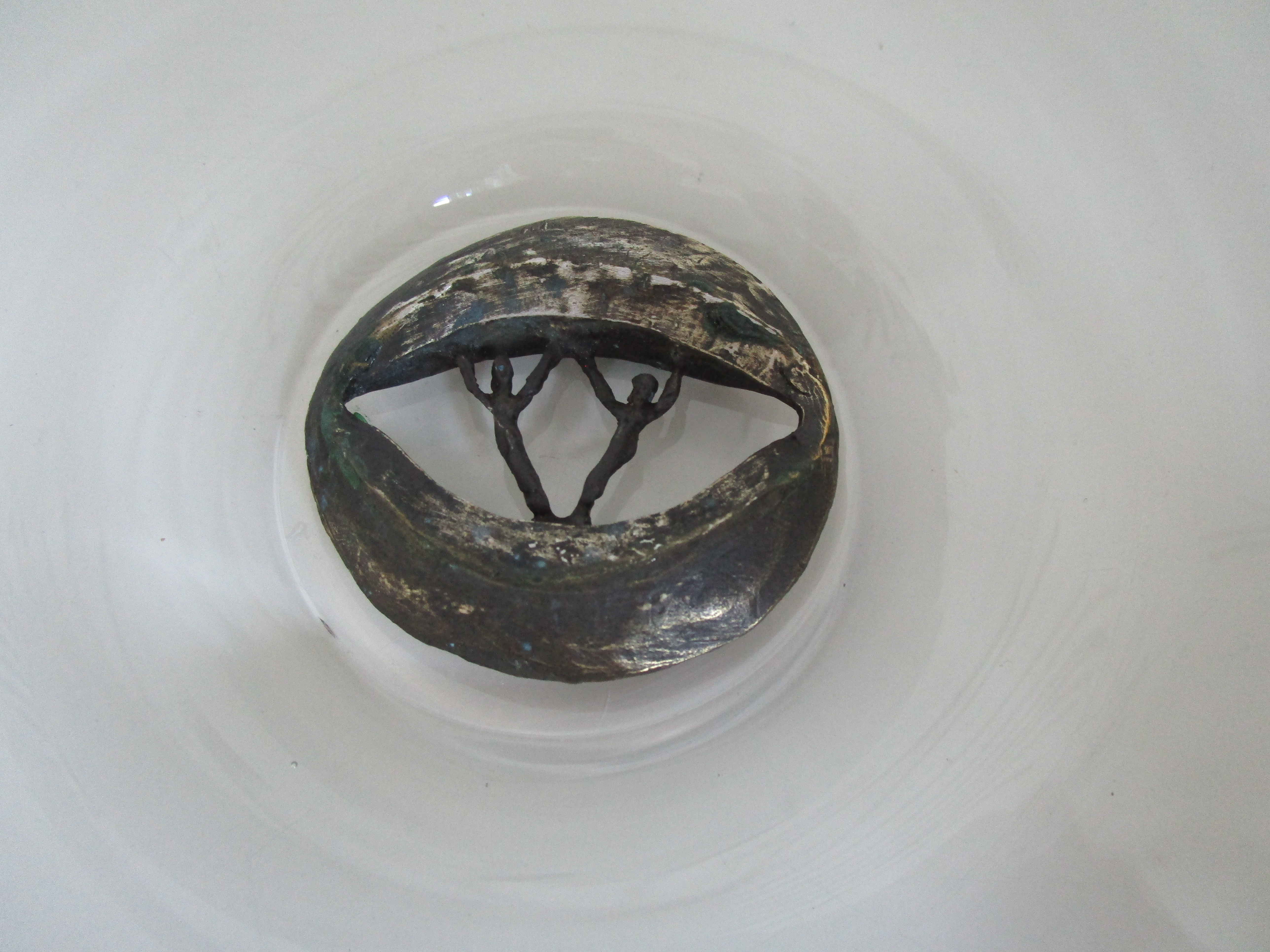 Corry Ammerlaan - grote glazen schaal met bronzen plaquette kopen? Bied vanaf 15!