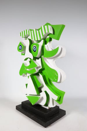 Roja Ting - Beschilderd houten sculptuur op stenen voet kopen? Bied vanaf 400!