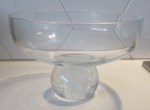 Niet of onleesbaar gesigneerd - Studio Kristallen schaal op ronde kogelvoet met airbubbels kopen? Bied vanaf 1!