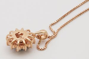 2537 - 14 Krt rose-gouden dames Halssierraad met diamanten hanger - 0.40ct kopen? Bied vanaf 220!