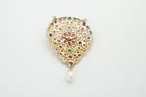 89 - Kleurrijke 14 karaats rosé gouden peervormige hanger met diamant. kopen? Bied vanaf 1350!