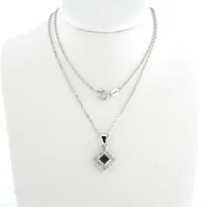 Acheter14k wit gouden collier met hanger bezet met saffier en diamant 0.24 ct? Enchérissez de 380!