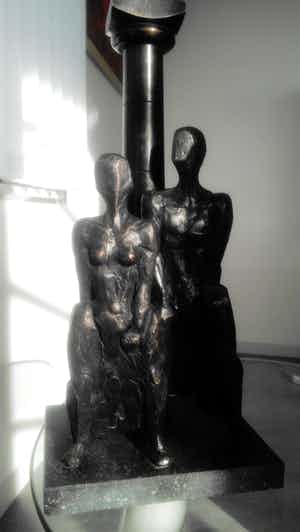 Brons (Onbekend) - man en vrouw voor pilaar verkocht voor € 129!