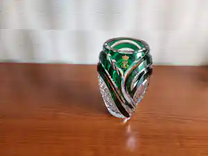 Val-Saint-Lambert - Groene vaas van Koning Boudewijn met de M. PV.-signatuur verkocht voor € 180!