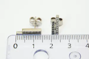 71 - Stijlvolle set 14kt witgoud en 0.25crt (deels zwarte carbonado) diamantjes kopen? Bied vanaf 230!