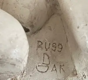 Niet of onleesbaar gesigneerd - Betongipsen beeld van een knielende vrouw - gesigneerd kopen? Bied vanaf 1!